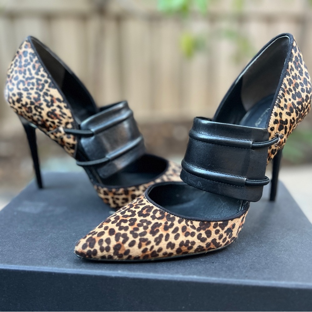 KENNETH COLE NEW YORK  BLACK LEATHER CHEETAH CALF HAIR PUMP  NIB